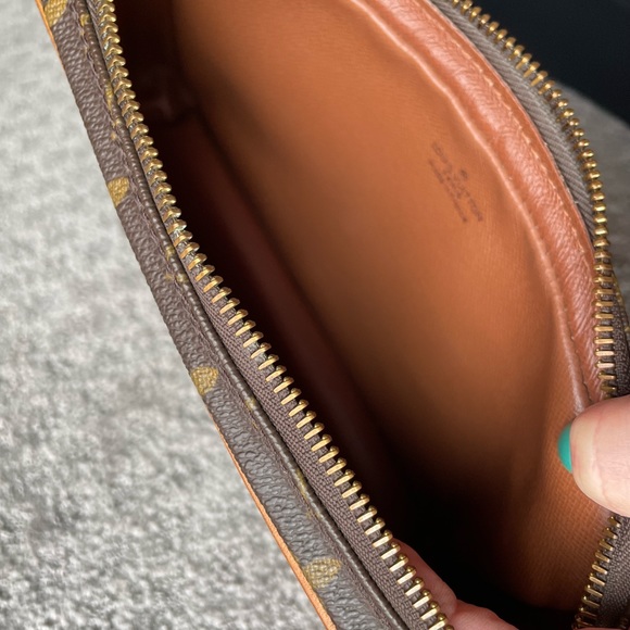 Authentic Louis Vuitton Marly Clutch - Picture 11 of 16